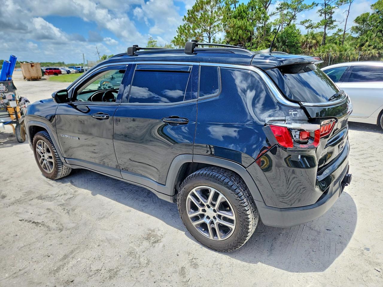 2017 Jeep Compass Latitude - Image 2