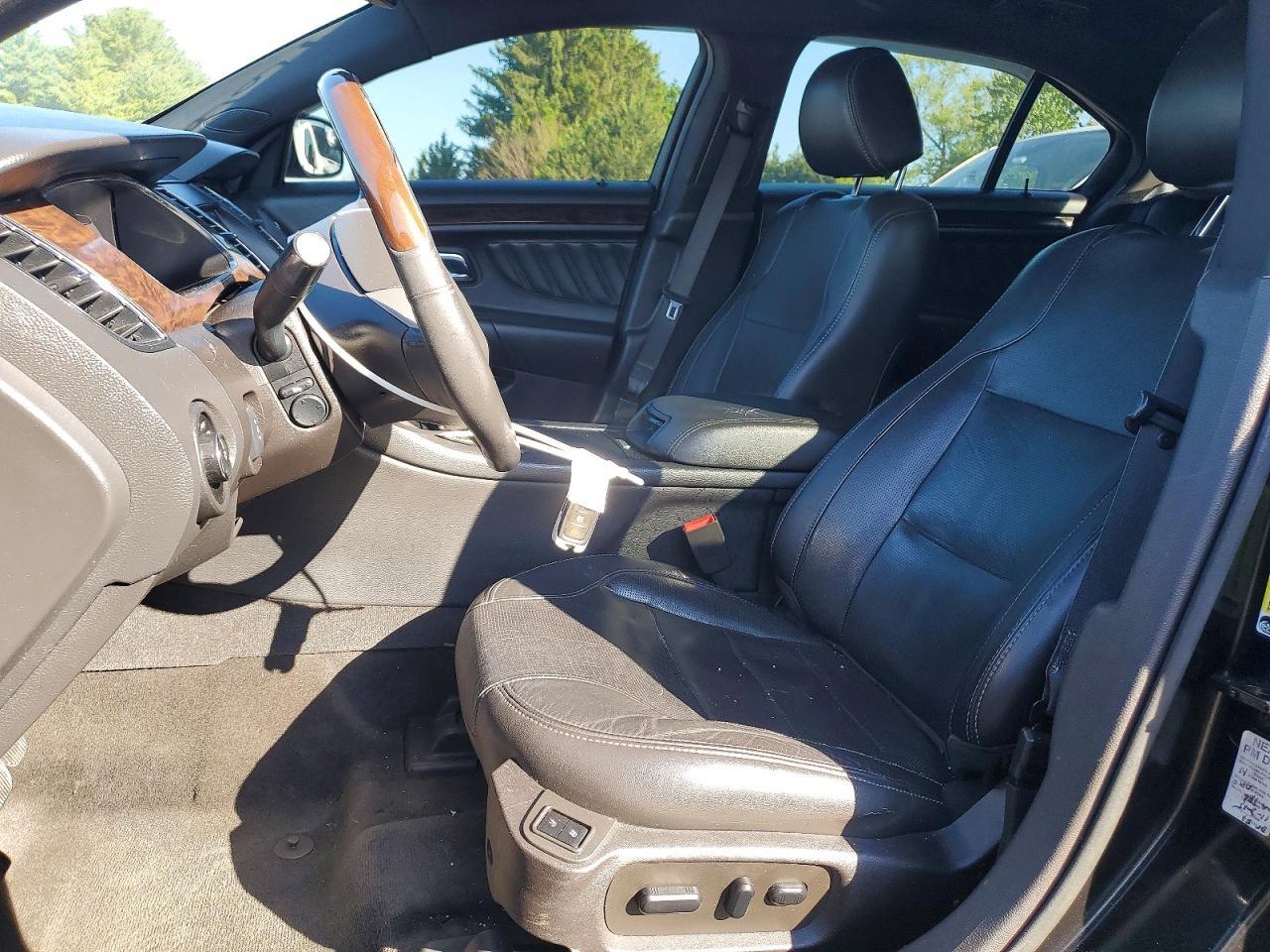2015 Ford Taurus Limited - Image 7