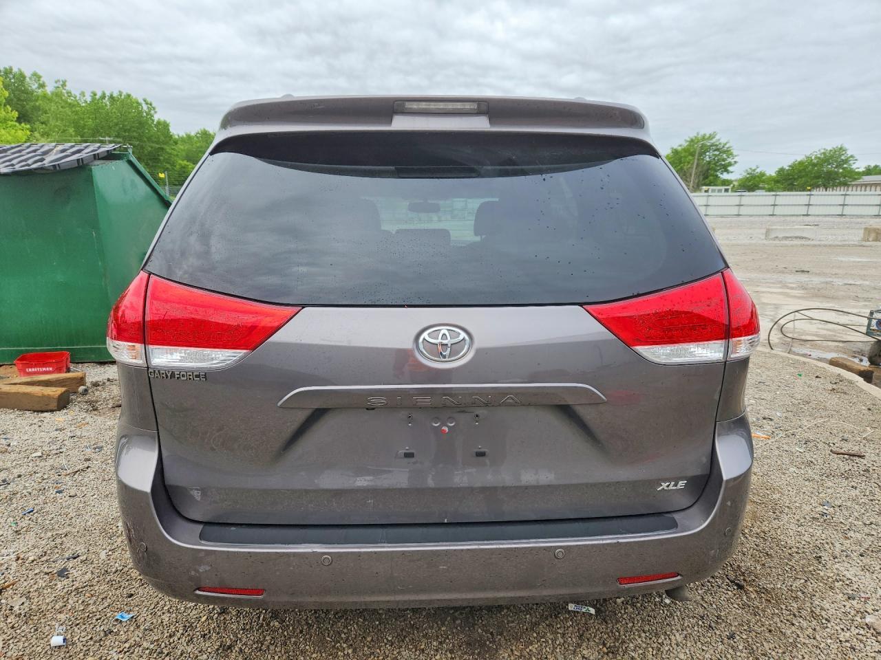 2014 Toyota Sienna Xle 8-Passenger - Фото 6