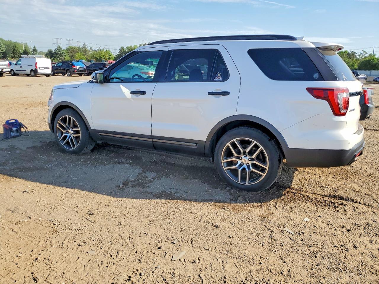 2016 Ford Explorer Sport - Image 2