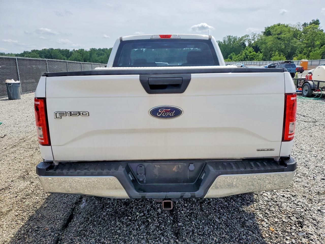 2015 Ford F150 - Фото 6