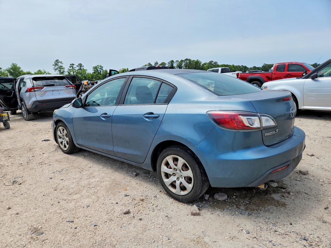 2011 Mazda 3 I - Image 3