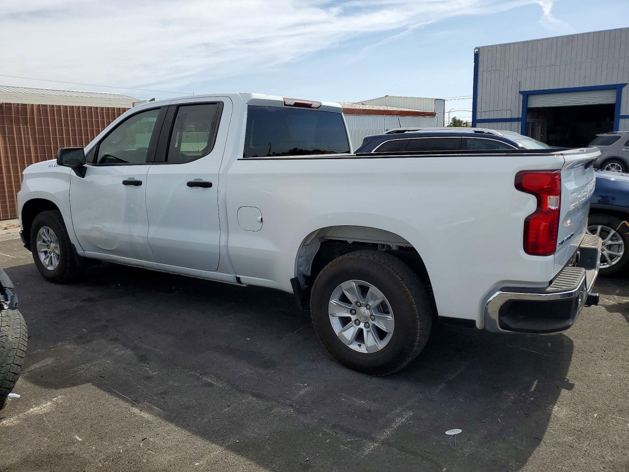 2020 Chevrolet Silverado C1500 - Фото 2