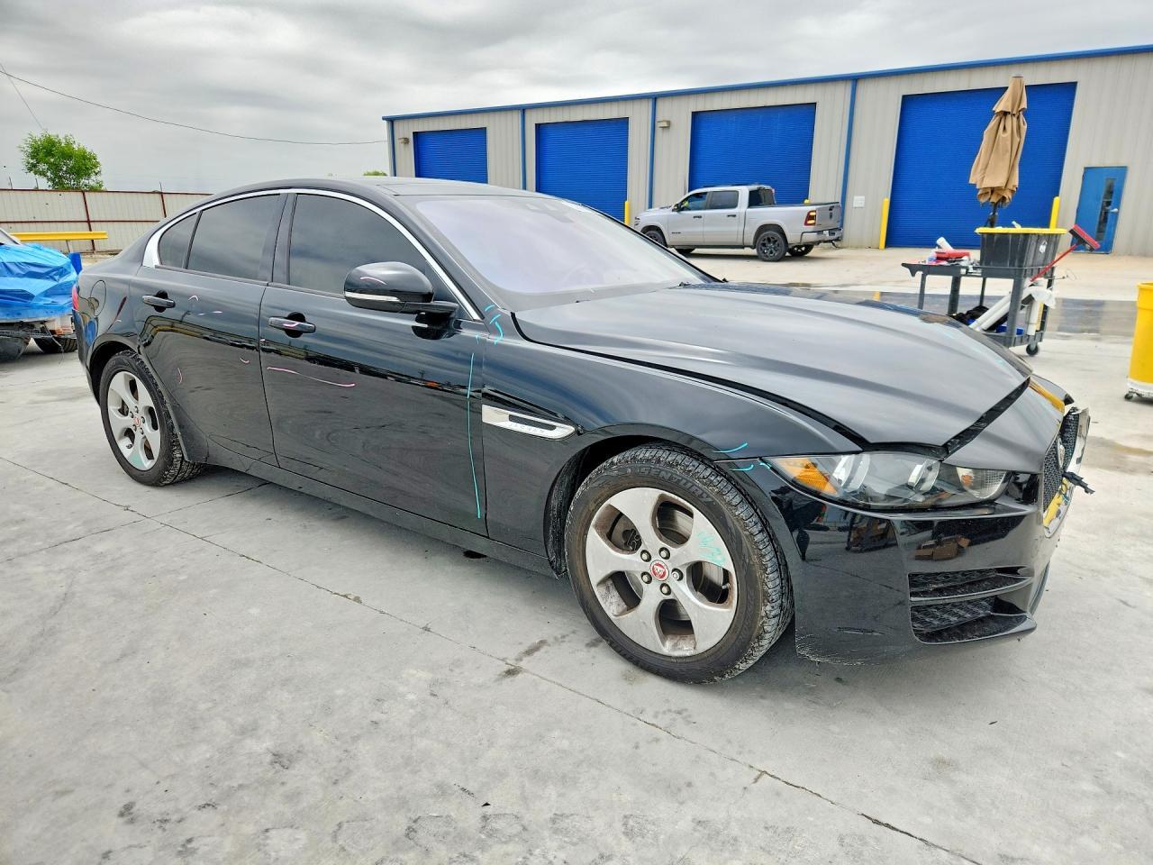 2017 Jaguar Xe - Фото 4