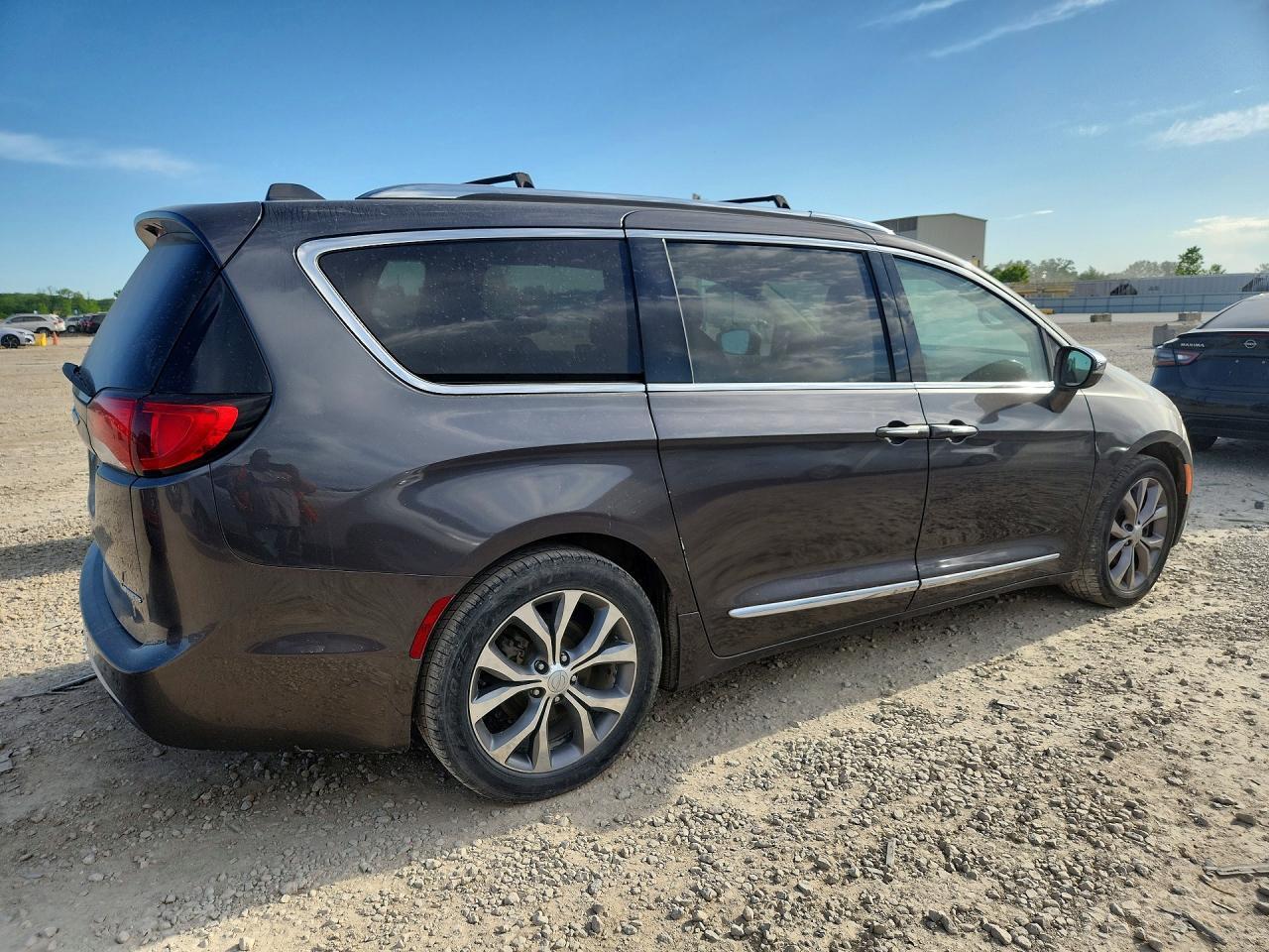 2017 Chrysler Pacifica Limited - Фото 3