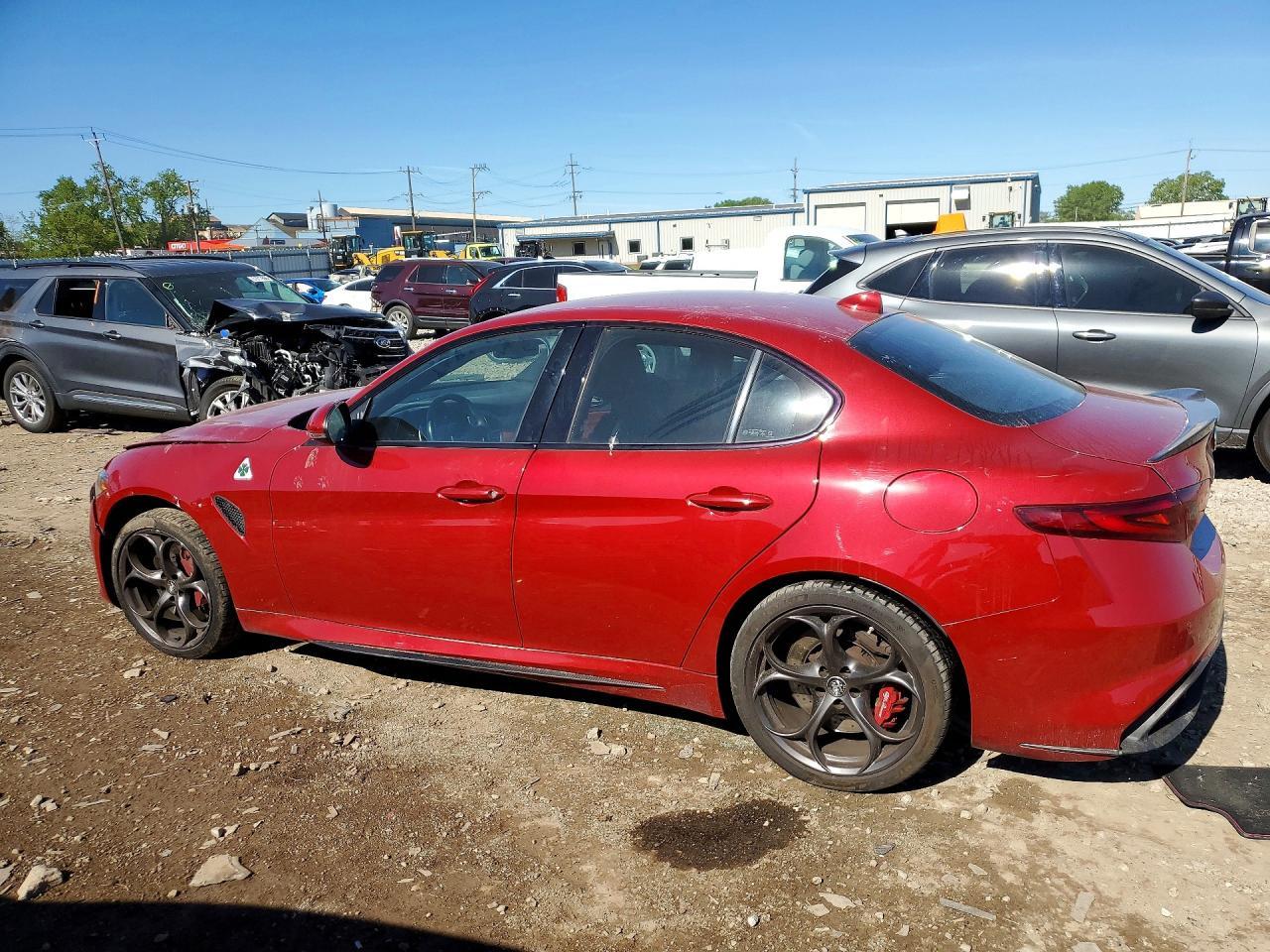 2018 Alfa Romeo Giulia Quadrifoglio - Фото 2
