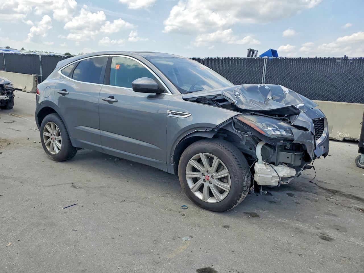 2018 Jaguar E-Pace S - Фото 4