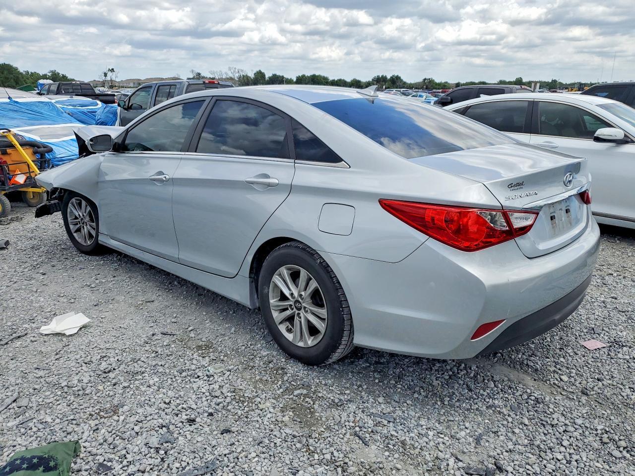 2014 Hyundai Sonata Gls - Image 2