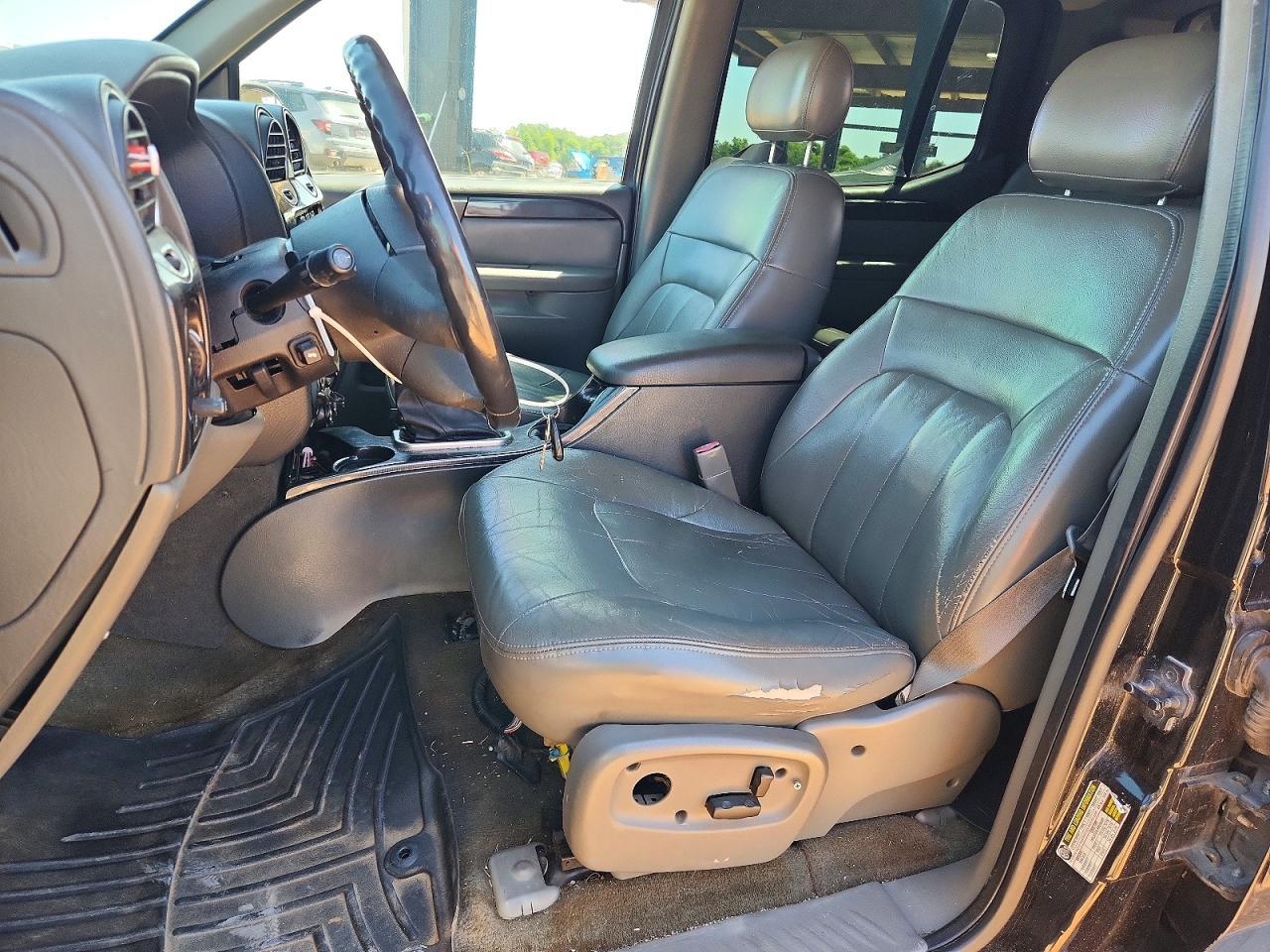 2004 GMC Envoy Xuv - Image 7
