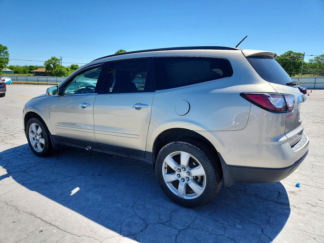 2017 Chevrolet Traverse Lt - Фото 2