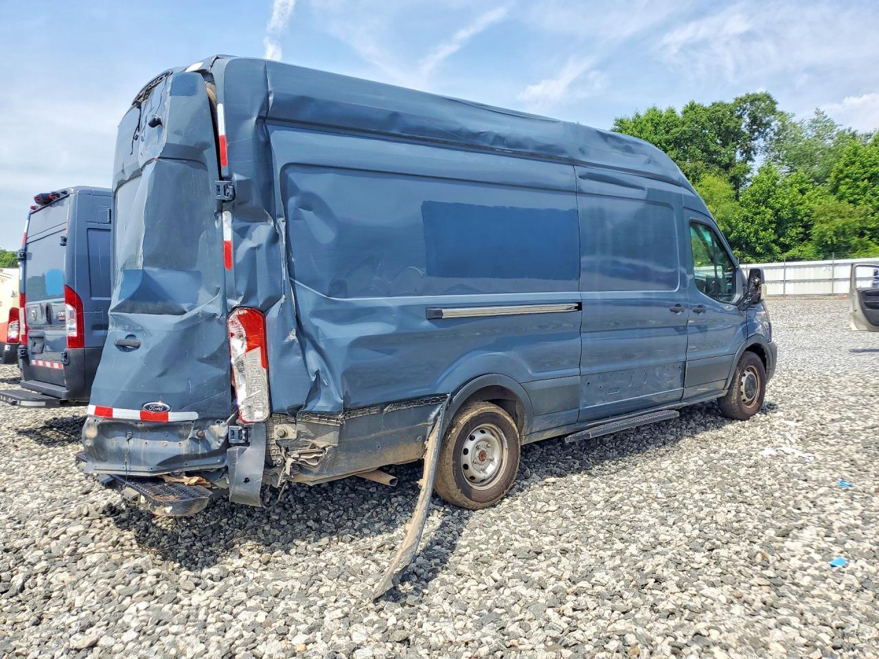 2020 Ford Transit 250 Delivery Van - Фото 3