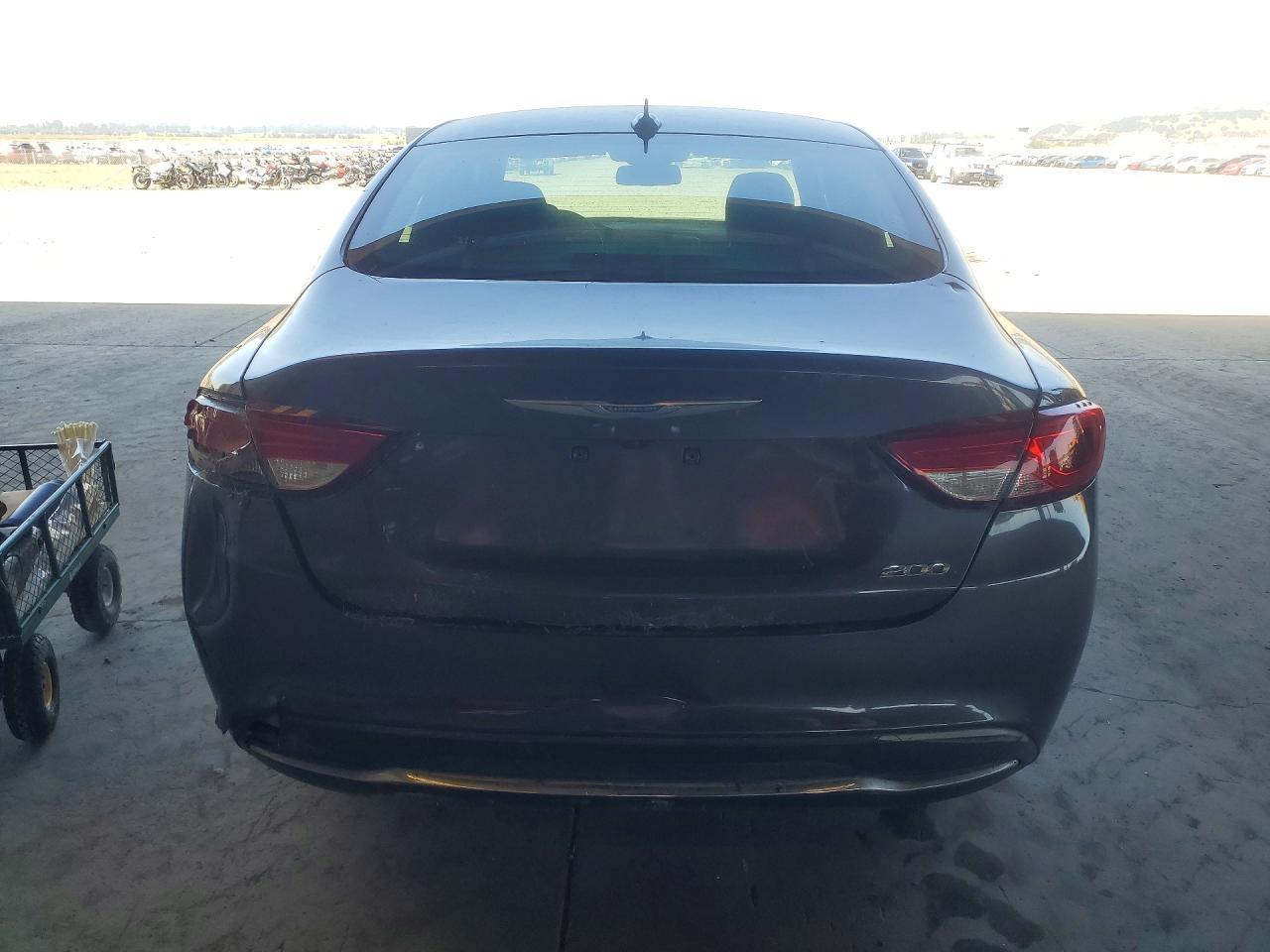 2015 Chrysler 200 Limited - Image 6