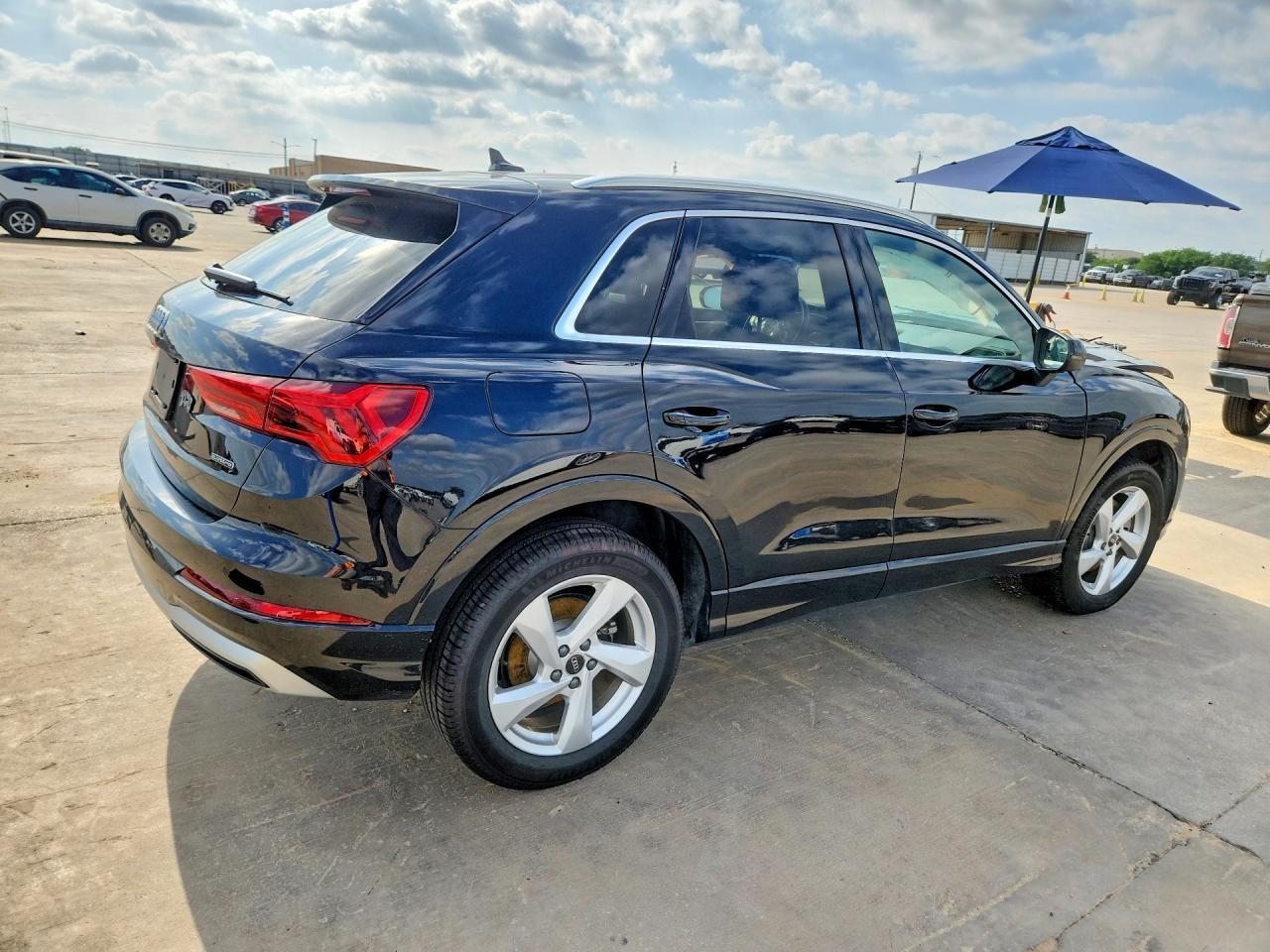 2022 Audi Q3 Premium 40 - Фото 3