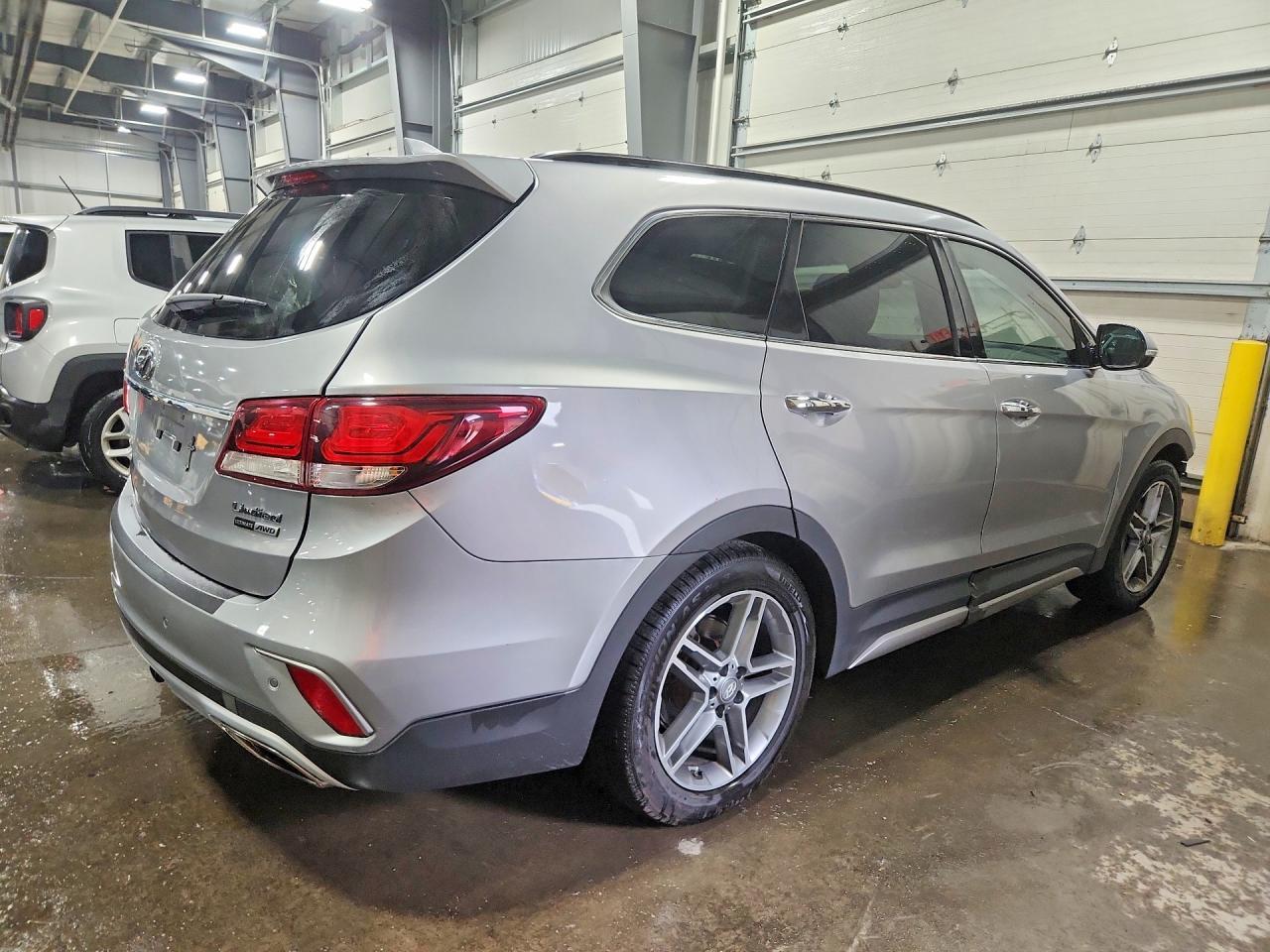 2017 Hyundai Santa Fe Limited Ultimate - Image 3