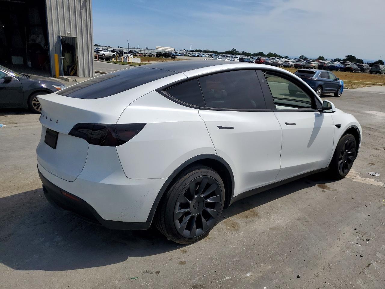 2023 Tesla Model Y - Image 3