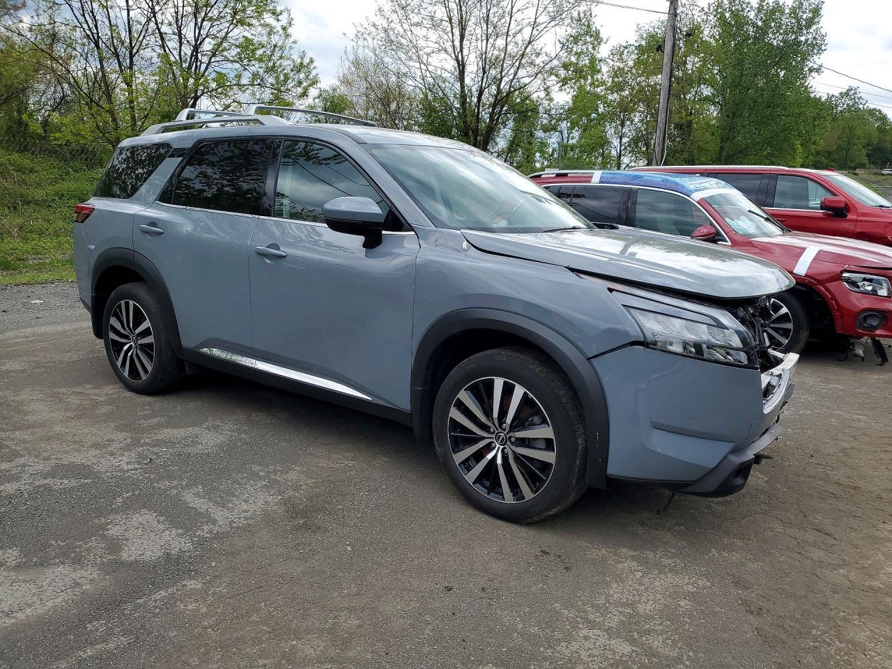 2025 Nissan Pathfinder Platinum - Image 4