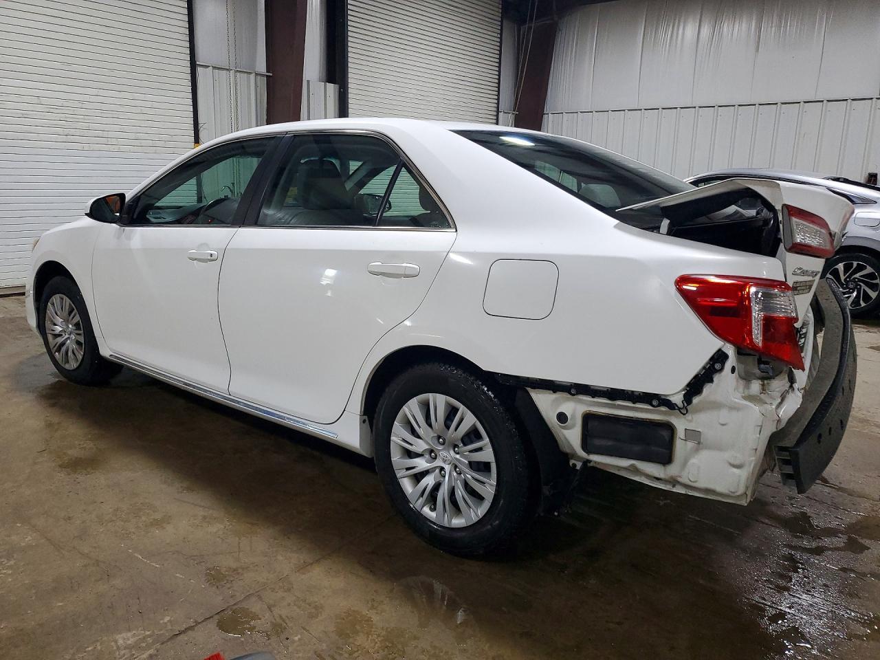 2014 Toyota Camry Le - Image 2