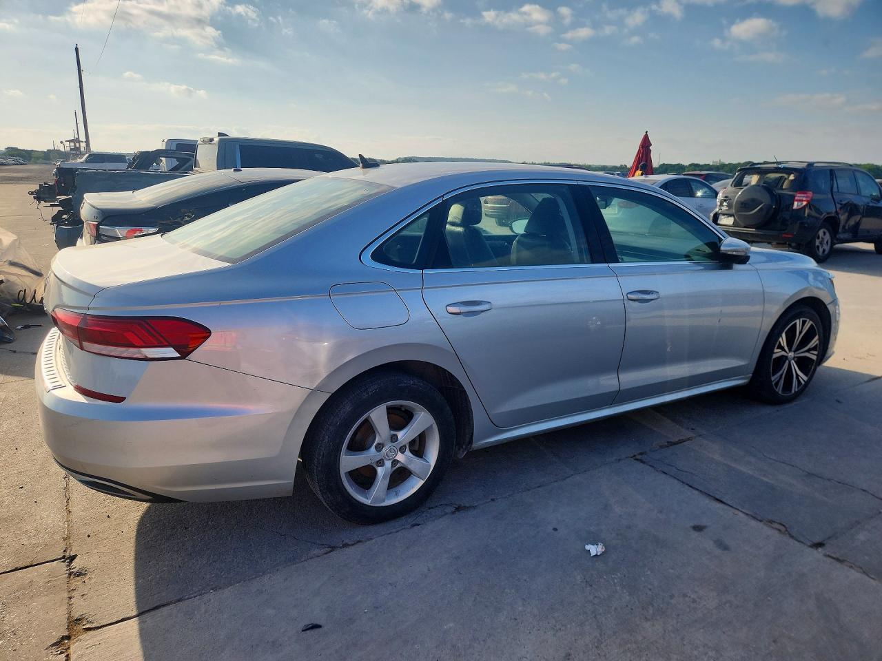 2021 Volkswagen Passat Se - Фото 3
