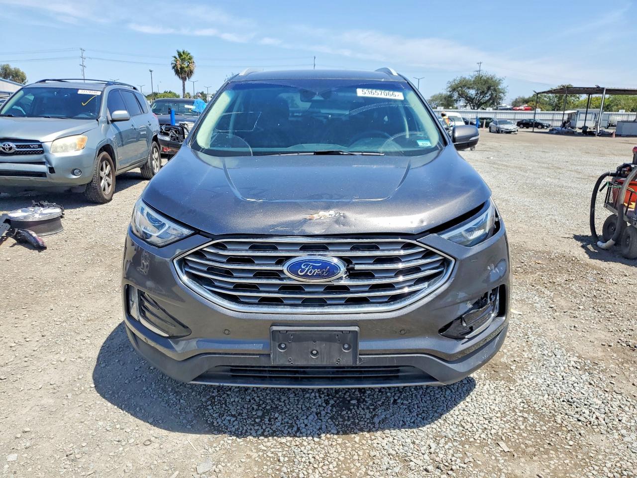 2020 Ford Edge Titanium - Фото 5