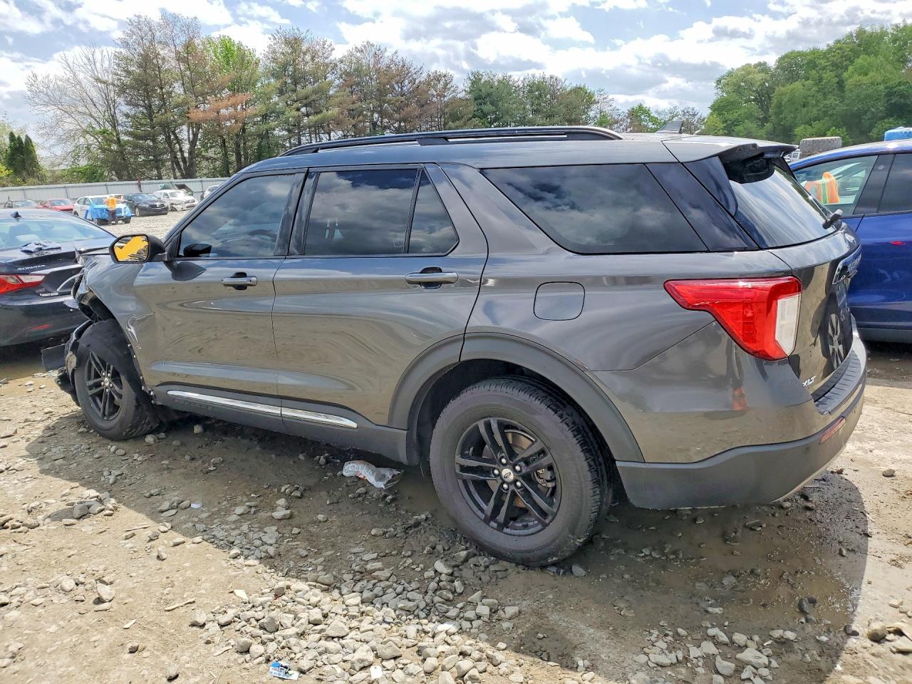 2020 Ford Explorer Xlt - Фото 2