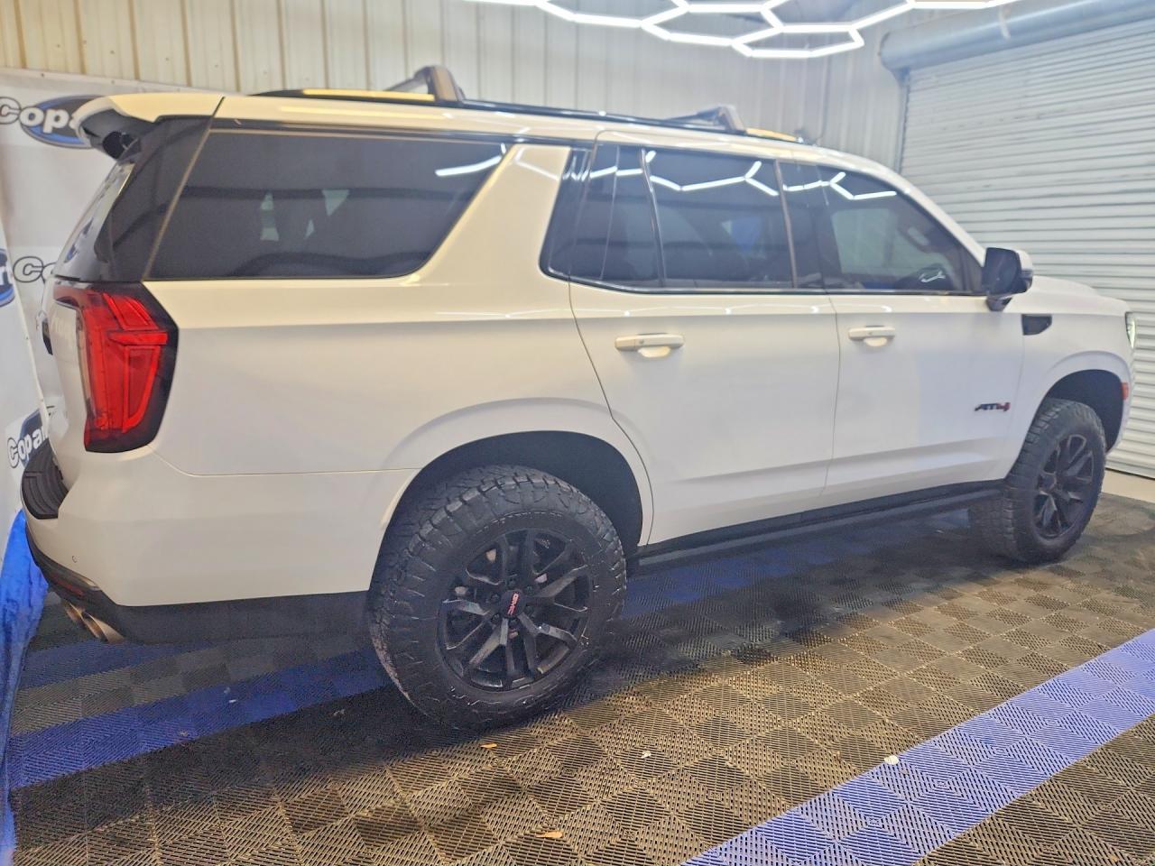 2023 GMC Yukon At4 - Фото 3