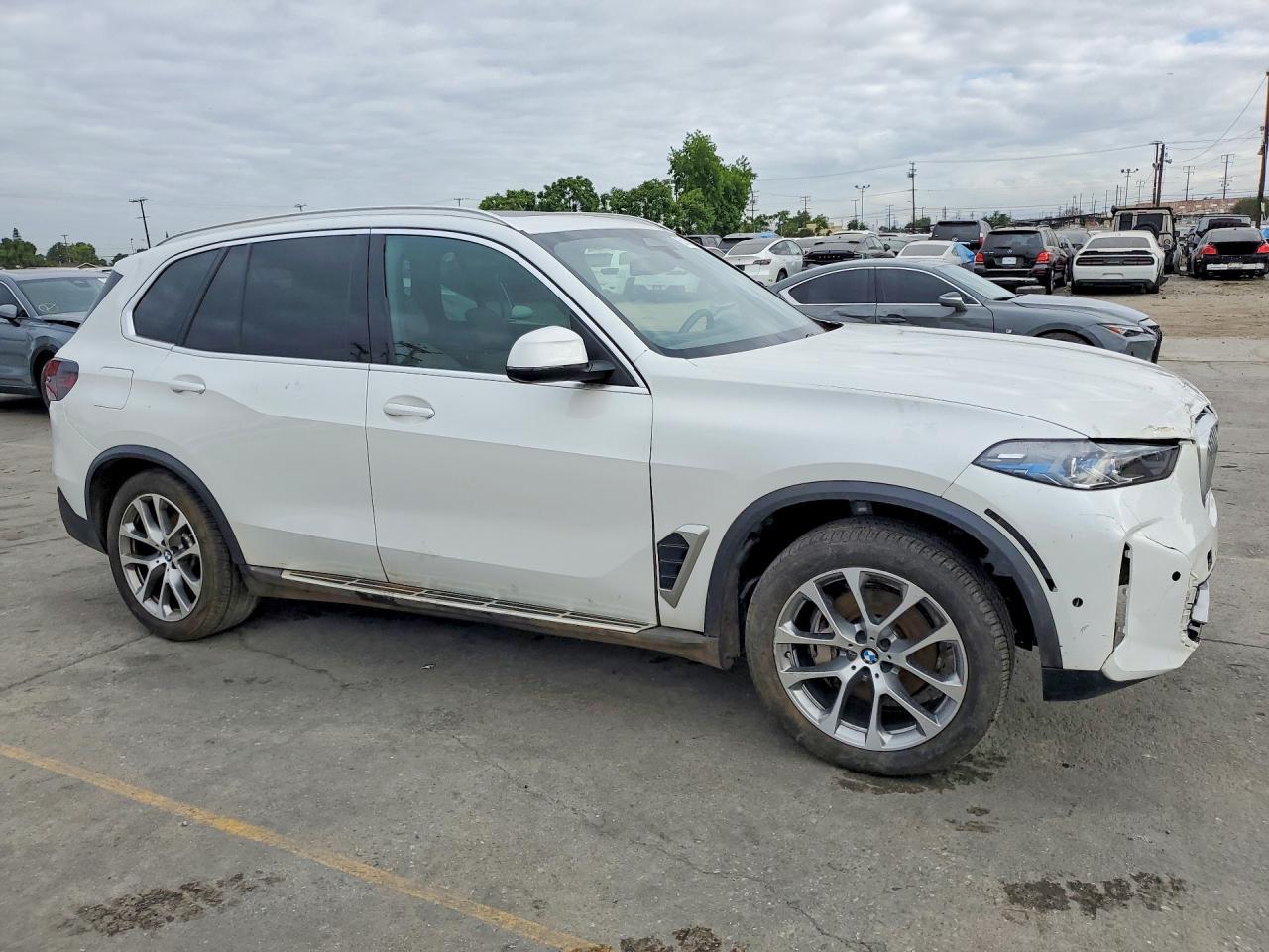 2025 BMW X5 xDrive40I - Image 4