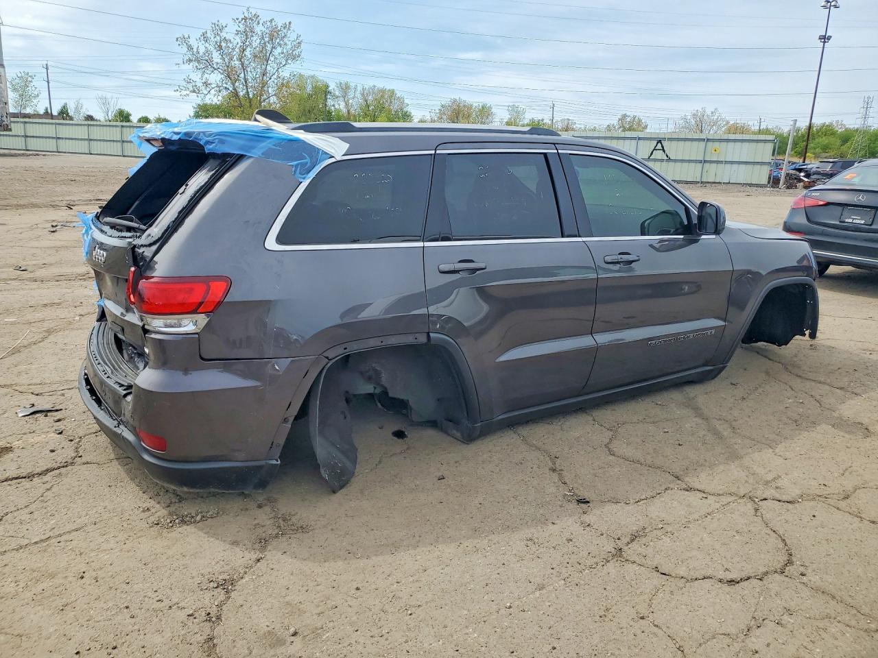 2021 Jeep Grand Cherokee Laredo - Image 3