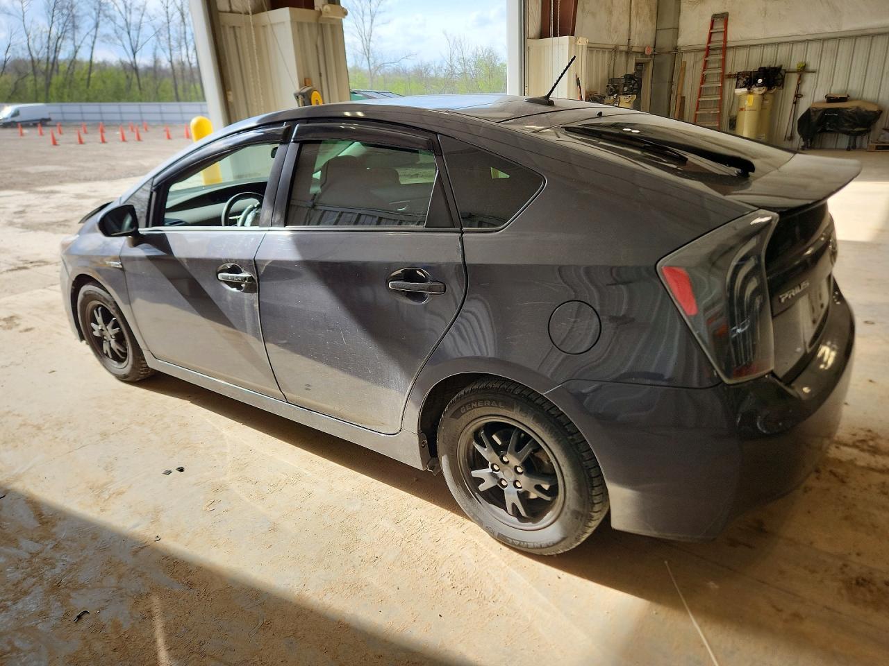 2010 Toyota Prius - Image 2