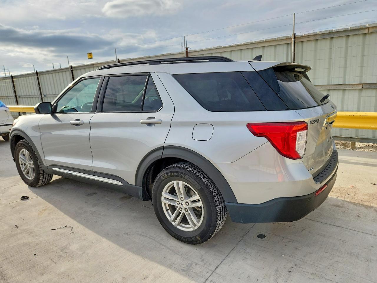 2023 Ford Explorer Xlt - Фото 2