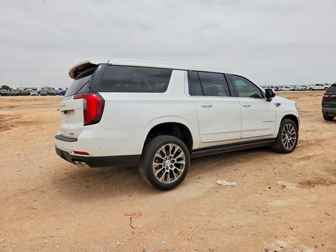 2025 GMC Yukon Xl Denali - Image 3