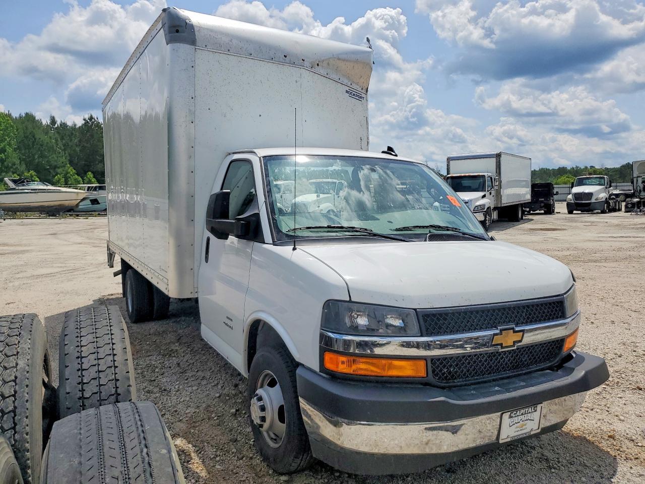 2025 Chevrolet Express G4500 - Image 4