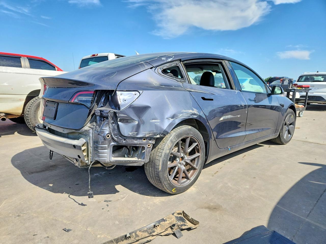 2023 Tesla Model 3 - Фото 3