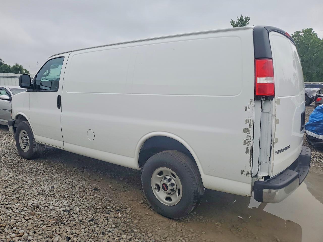 2022 GMC Savana 2500 Cargo Delivery Van - Фото 2
