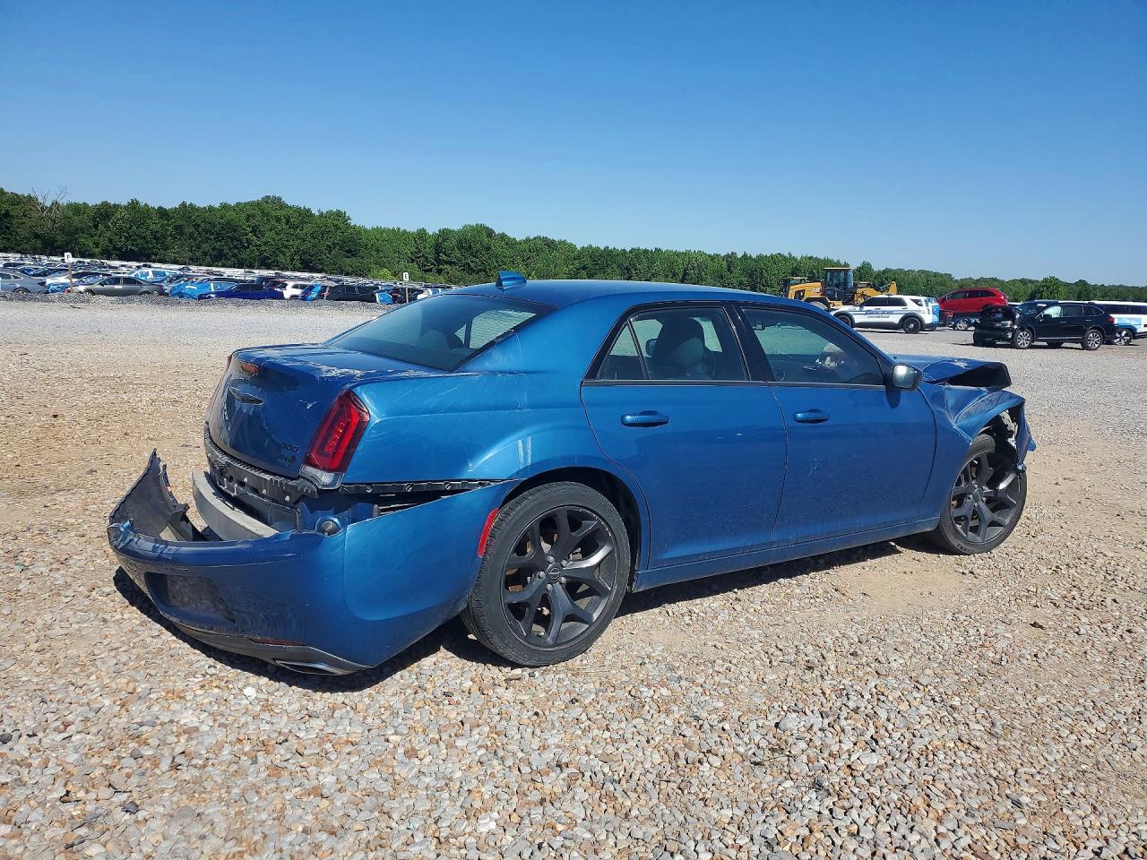 2020 Chrysler 300 Touring - Фото 3