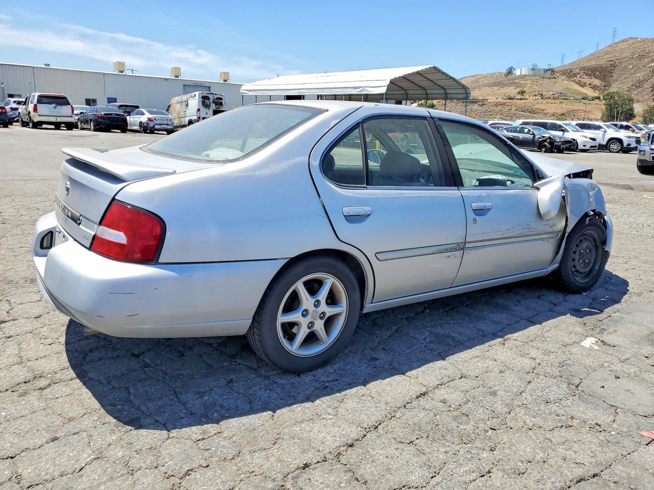 2000 Nissan Altima Xe - Фото 3