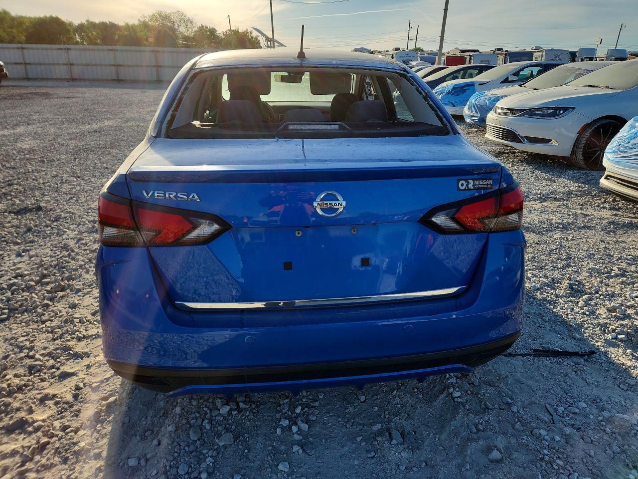 2022 Nissan Versa S - Image 6