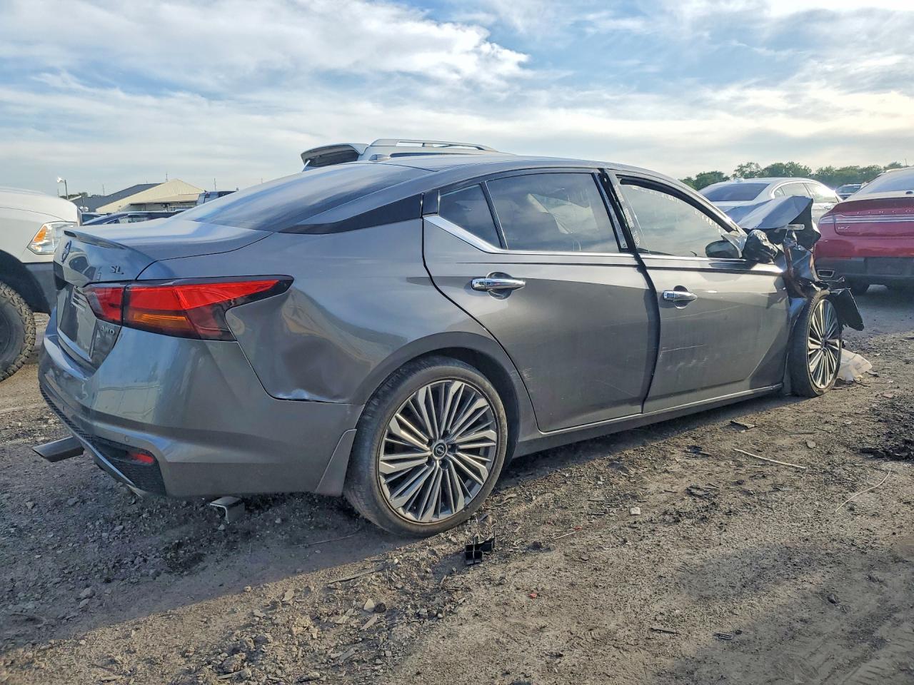 2024 Nissan Altima - Image 3