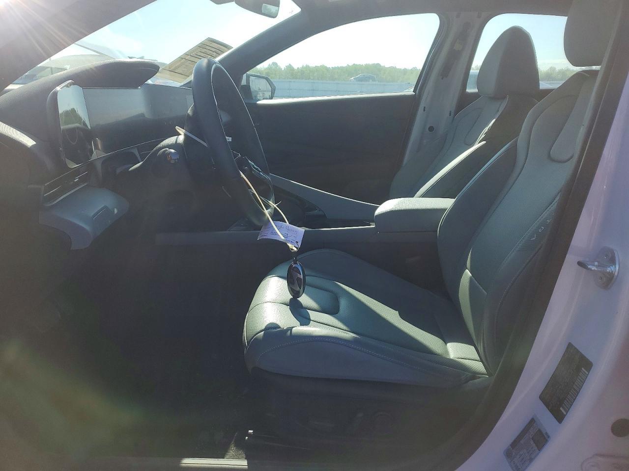 2025 Hyundai Elantra Limited - Фото 7