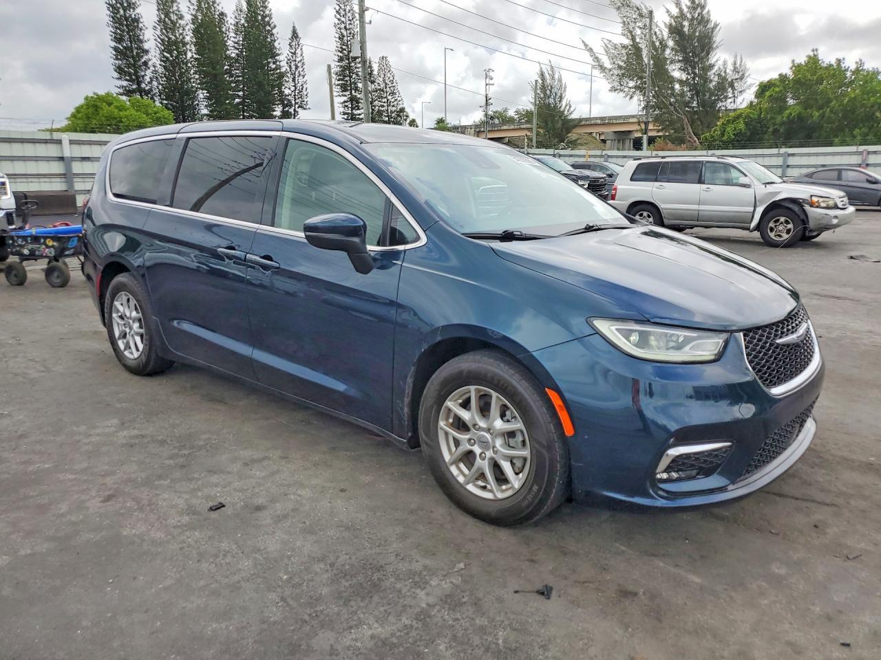 2023 Chrysler Pacifica Touring L - Фото 4