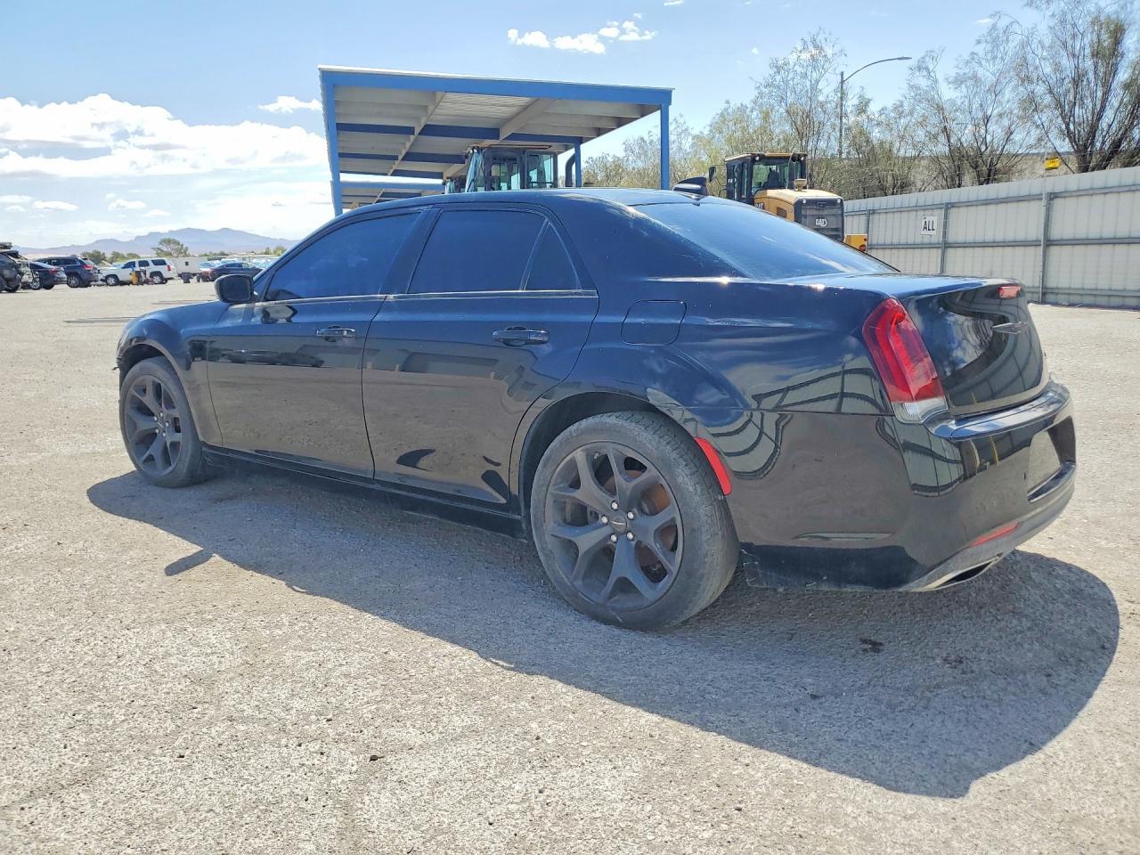 2021 Chrysler 300 S - Фото 2