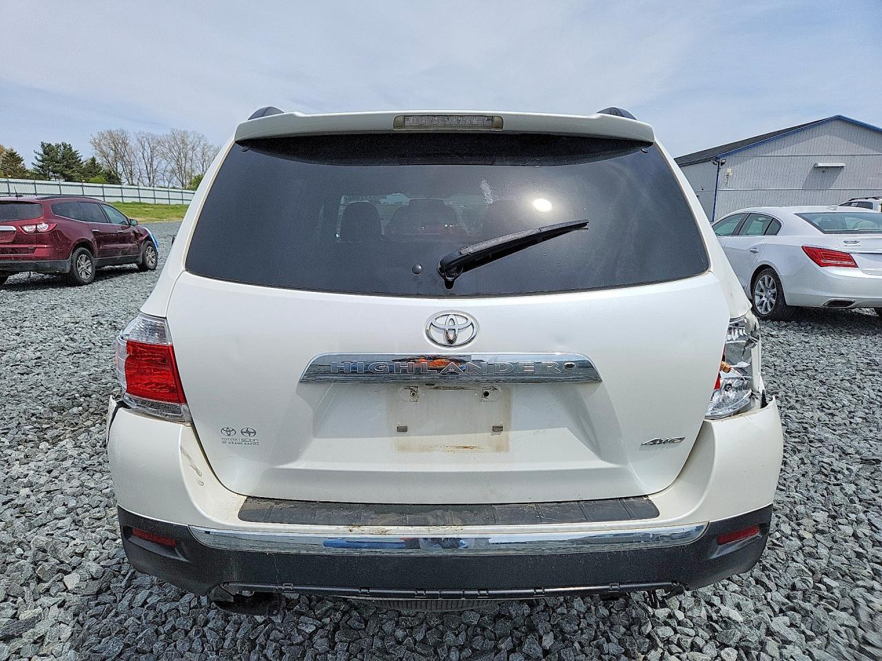 2013 Toyota Highlander Plus - Image 6