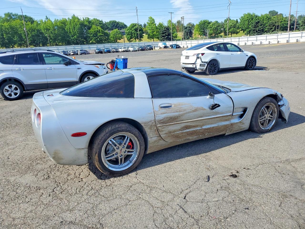 2001 Chevrolet Corvette - Фото 3