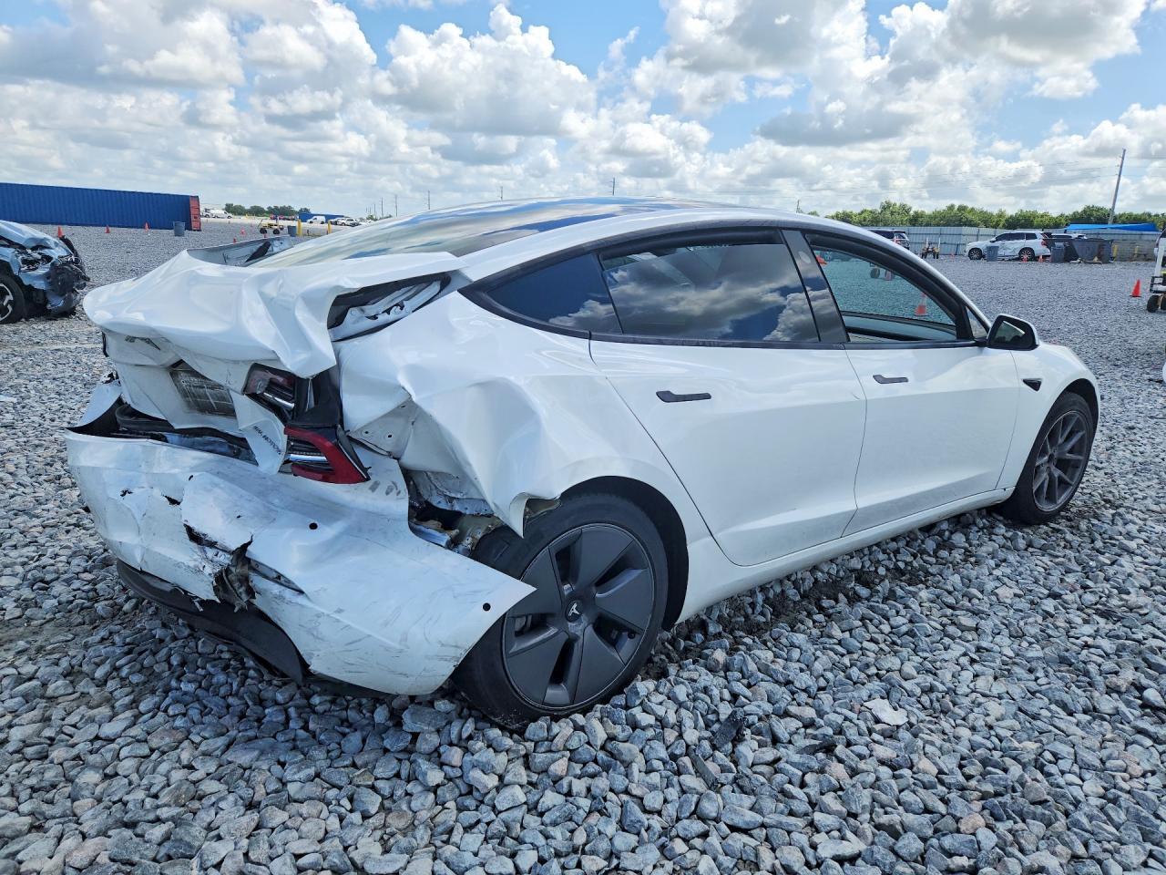 2022 Tesla Model 3 - Image 3