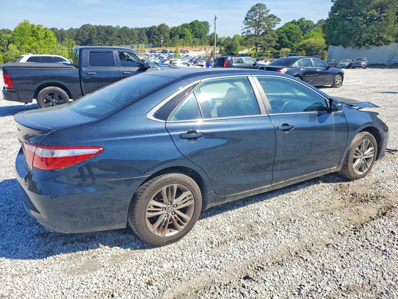 2017 Toyota Camry Se - Фото 3
