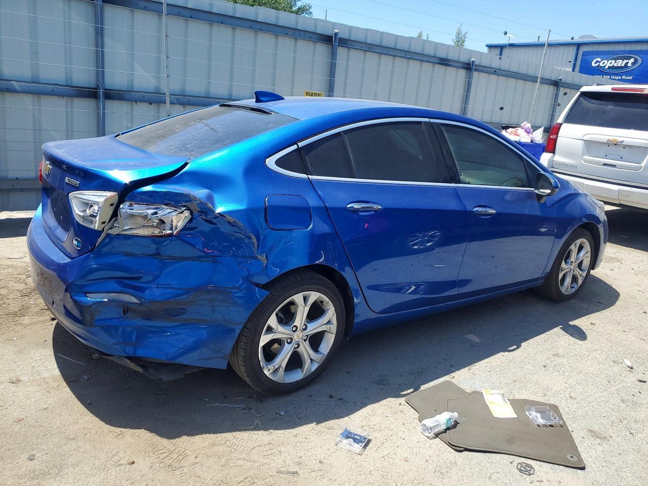 2017 Chevrolet Cruz - Image 3