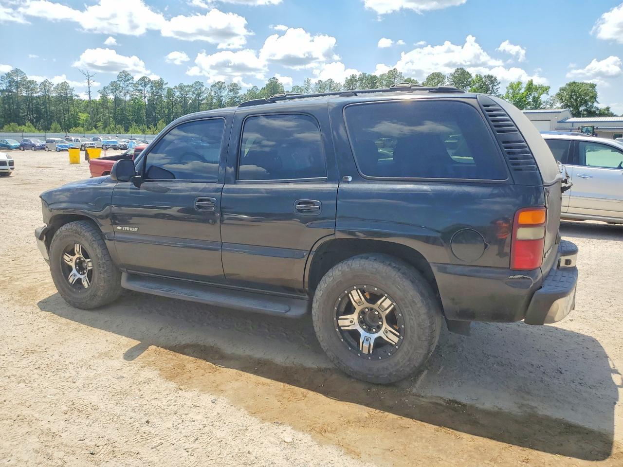 2002 Chevrolet Tahoe K1500 - Image 2