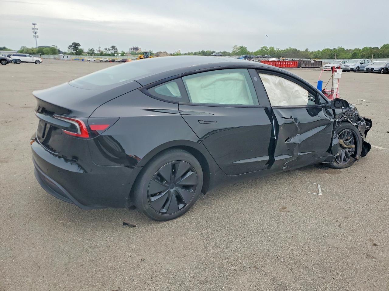 2024 Tesla Model 3 - Фото 3