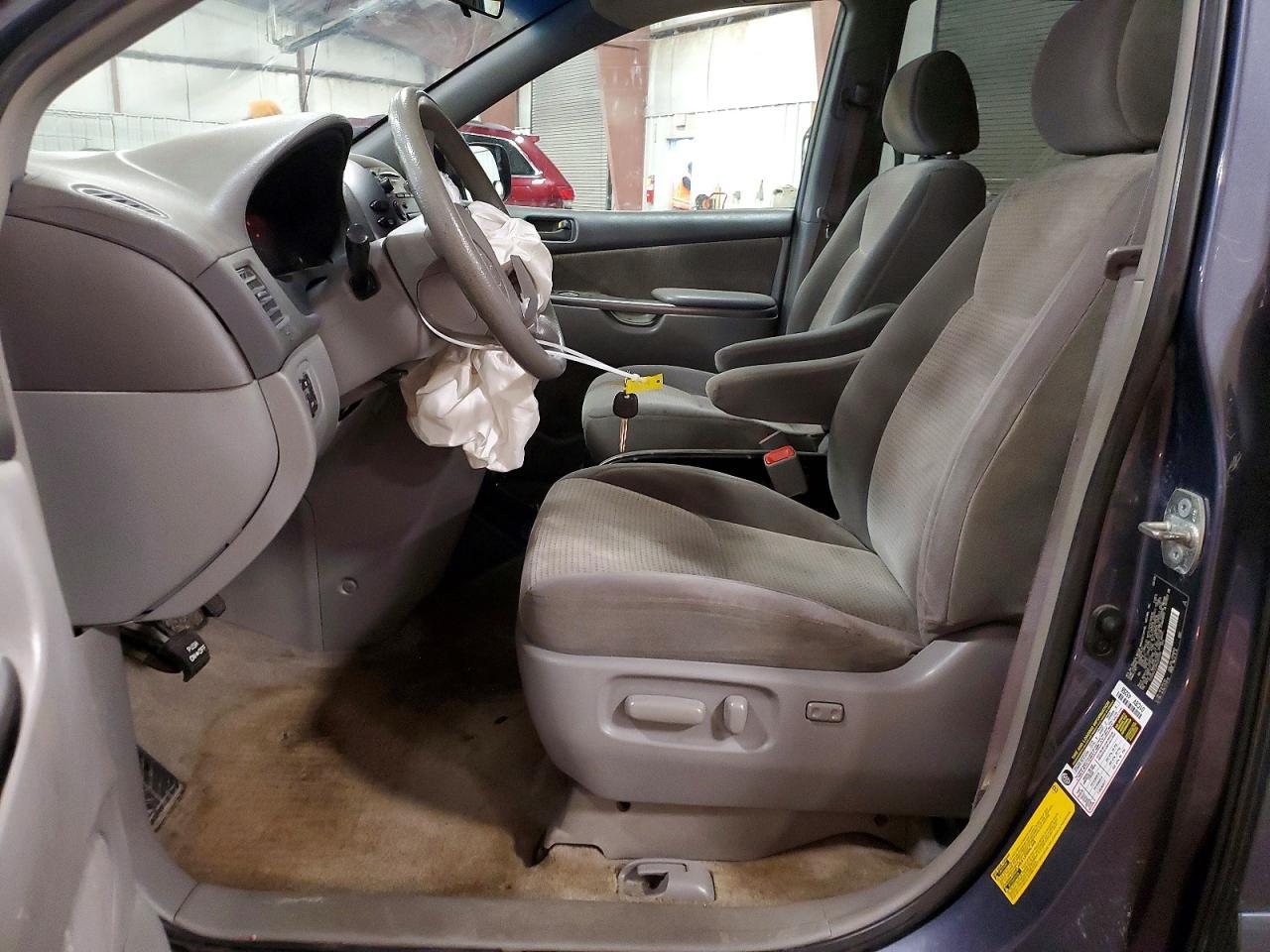 2008 Toyota Sienna Le 8-Passenger - Фото 7