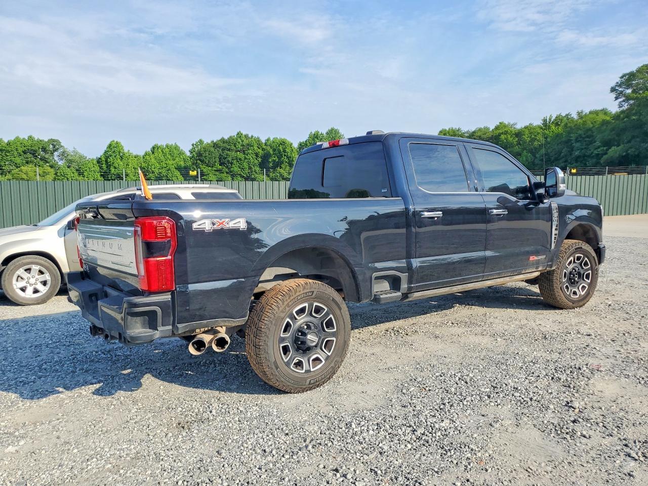 2024 Ford F250 Super Duty - Image 3