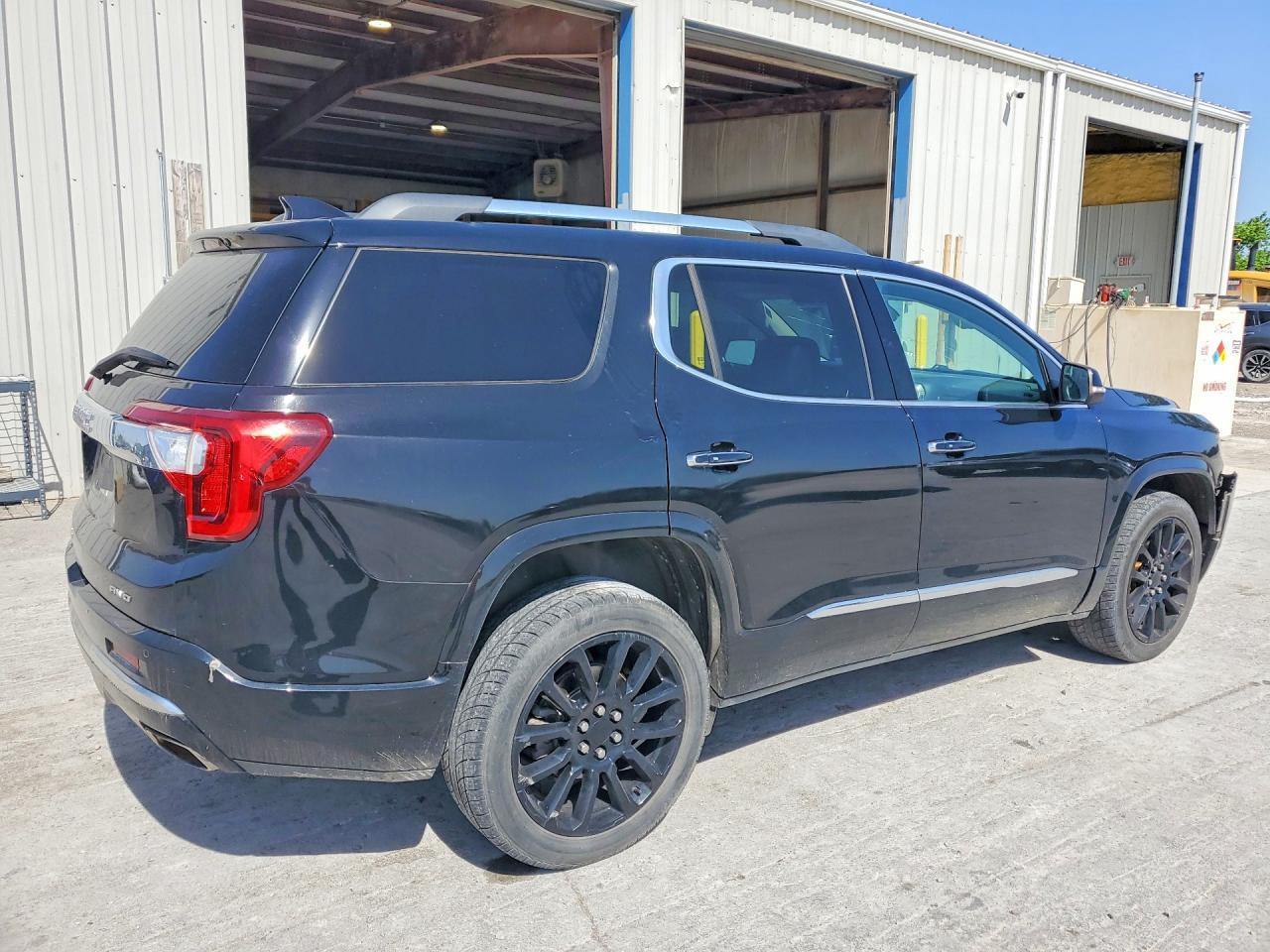 2020 GMC Acadia Denali - Image 3